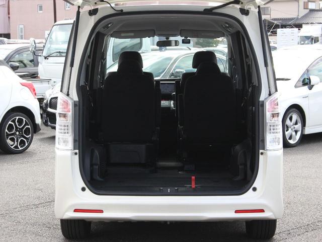 ステップワゴンスパーダ S サイドリフトアップシート車 両側電動スライドドア・HDDナビ・フルセグ・バックカメラ・ドライブレコーダー・パドルシフト・キーレス・HIDヘッドライト・フォグランプ・純正16インチAW・ウインカーミラー・オートエアコン・ドアバイザ(15枚目)