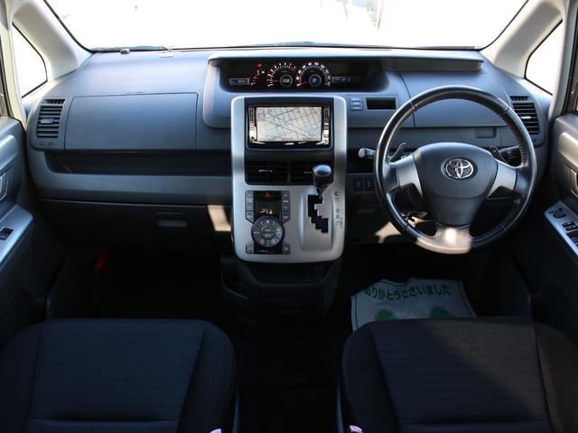 ヴォクシー ＺＳ　両側電動スライドドア・ＨＤＤナビ・フルセグ・バックカメラ・ＥＴＣ・Ｒフリップダウンモニター・パドルシフト・スマートキー・プッシュスタート・ＨＩＤヘッドライト・フォグランプ・社外１６インチＡＷ・Ａ／ＡＣ（5枚目）