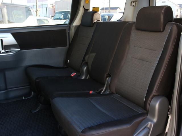 ヴォクシー ＺＳ　両側電動スライドドア・ＨＤＤナビ・フルセグ・バックカメラ・ＥＴＣ・Ｒフリップダウンモニター・パドルシフト・スマートキー・プッシュスタート・ＨＩＤヘッドライト・フォグランプ・社外１６インチＡＷ・Ａ／ＡＣ（12枚目）