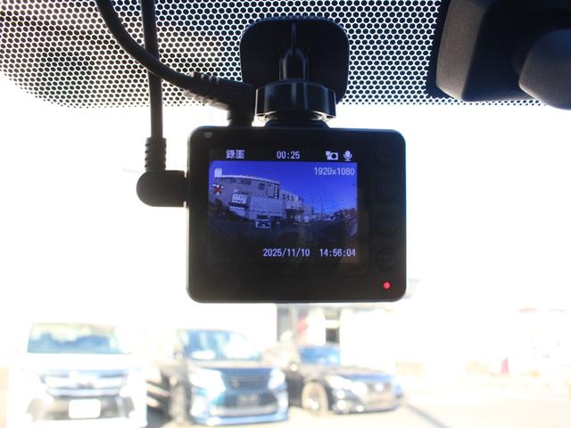 ヴォクシー ＺＳ　煌　後期型・両側パワースライドドア・ＴＥＩＮ車高調・ＨＩＤヘッドライト・ドライブレコーダー・パドルシフト・スマートキー・プッシュスタート・社外ＡＷ・ウインカーミラー・オートエアコン・ドアバイザー（17枚目）