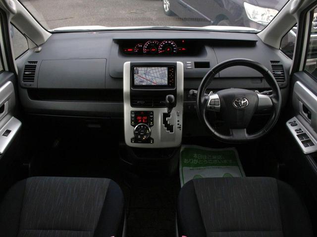 ヴォクシー ＺＳ　後期型・両側パワースライドドア・純正ナビ・地デジ・バックカメラ・Ｂｌｕｅｔｏｏｔｈ接続・ＥＴＣ・パドルシフト・スマートキー・プッシュスタート・ＨＩＤヘッドライト・純正１６ＡＷ・ウインカーミラー（5枚目）