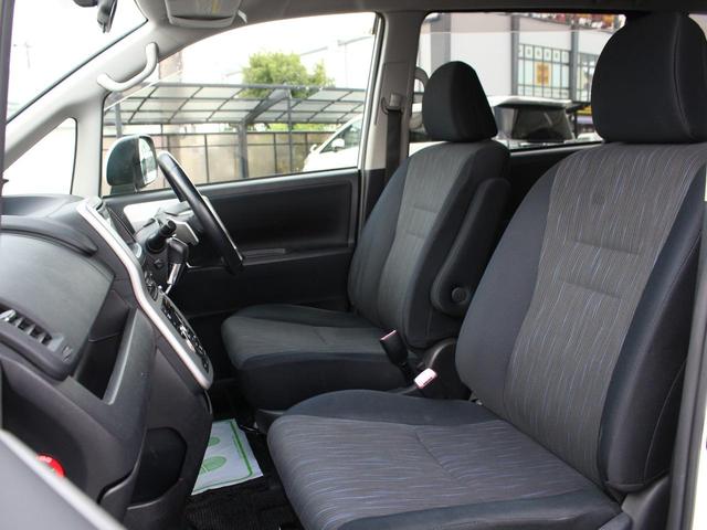 ヴォクシー ＺＳ　後期型・両側パワースライドドア・純正ナビ・地デジ・バックカメラ・Ｂｌｕｅｔｏｏｔｈ接続・ＥＴＣ・パドルシフト・スマートキー・プッシュスタート・ＨＩＤヘッドライト・純正１６ＡＷ・ウインカーミラー（11枚目）