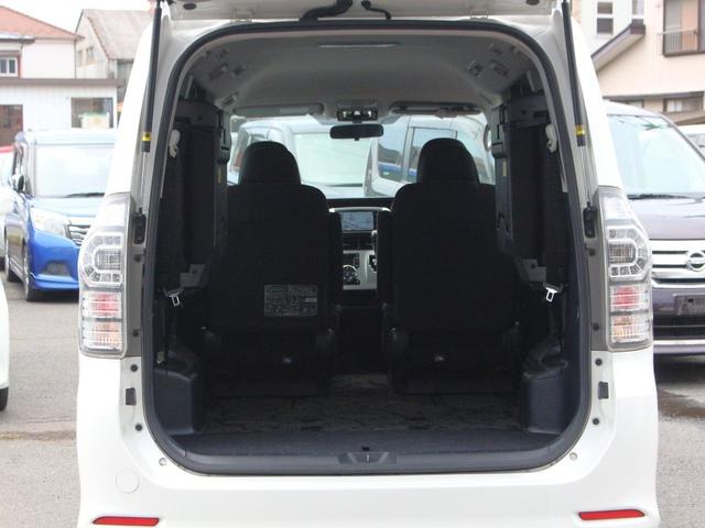 ヴォクシー ＺＳ　後期型・両側パワースライドドア・純正ナビ・地デジ・バックカメラ・Ｂｌｕｅｔｏｏｔｈ接続・ＥＴＣ・パドルシフト・スマートキー・プッシュスタート・ＨＩＤヘッドライト・純正１６ＡＷ・ウインカーミラー（14枚目）