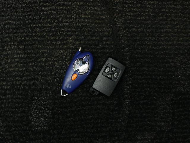 ヴォクシー ＺＳ　後期型・両側パワースライドドア・純正ナビ・地デジ・バックカメラ・Ｂｌｕｅｔｏｏｔｈ接続・ＥＴＣ・パドルシフト・スマートキー・プッシュスタート・ＨＩＤヘッドライト・純正１６ＡＷ・ウインカーミラー（27枚目）