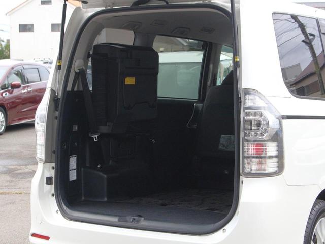 ヴォクシー ＺＳ　後期型・両側パワースライドドア・純正ナビ・地デジ・バックカメラ・Ｂｌｕｅｔｏｏｔｈ接続・ＥＴＣ・パドルシフト・スマートキー・プッシュスタート・ＨＩＤヘッドライト・純正１６ＡＷ・ウインカーミラー（39枚目）