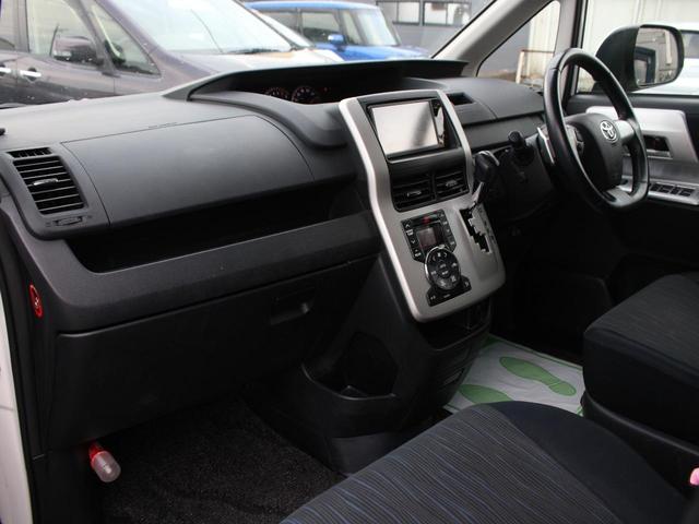 ヴォクシー ＺＳ　後期型・両側パワースライドドア・純正ナビ・地デジ・バックカメラ・Ｂｌｕｅｔｏｏｔｈ接続・ＥＴＣ・パドルシフト・スマートキー・プッシュスタート・ＨＩＤヘッドライト・純正１６ＡＷ・ウインカーミラー（41枚目）