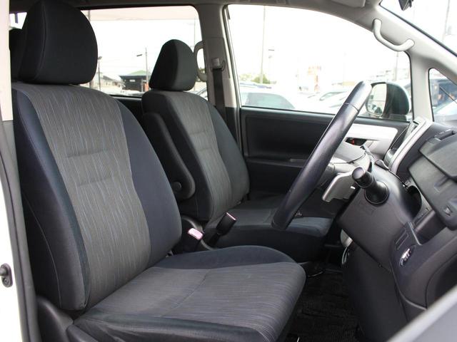 ヴォクシー ＺＳ　後期型・両側パワースライドドア・純正ナビ・地デジ・バックカメラ・Ｂｌｕｅｔｏｏｔｈ接続・ＥＴＣ・パドルシフト・スマートキー・プッシュスタート・ＨＩＤヘッドライト・純正１６ＡＷ・ウインカーミラー（42枚目）