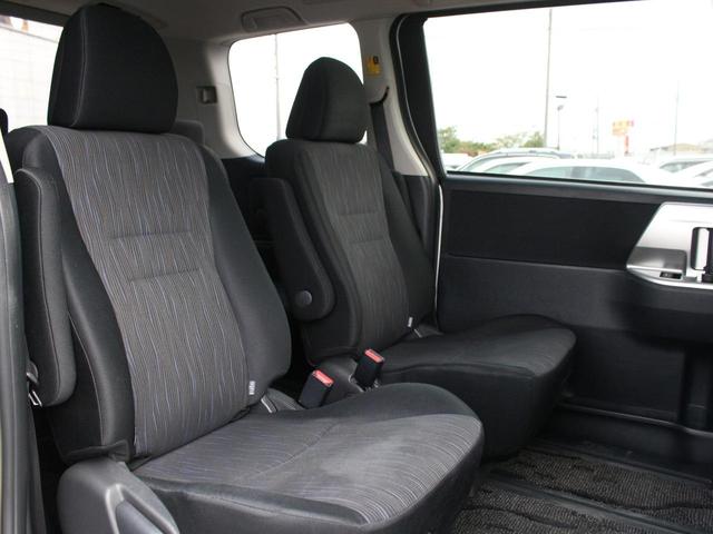 ヴォクシー ＺＳ　後期型・両側パワースライドドア・純正ナビ・地デジ・バックカメラ・Ｂｌｕｅｔｏｏｔｈ接続・ＥＴＣ・パドルシフト・スマートキー・プッシュスタート・ＨＩＤヘッドライト・純正１６ＡＷ・ウインカーミラー（43枚目）