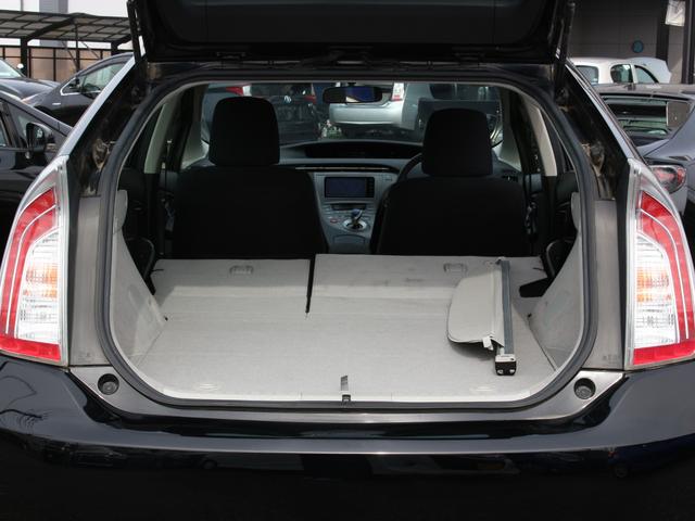 プリウス Ｓ　後期型・純正ＯＰナビ・フルセグ・Ｂｌｕｅｔｏｏｔｈ接続・バックカメラ・ＥＴＣ・スマートキー・プッシュスタート・ＨＩＤヘッドライト・社外１５インチＡＷ・ウインカーミラー・オートエアコン・ドアバイザー（12枚目）