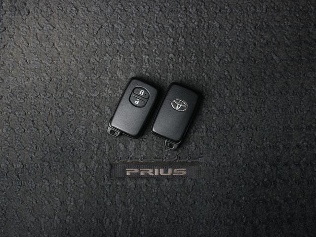 プリウス Ｓ　後期型・純正ＯＰナビ・フルセグ・Ｂｌｕｅｔｏｏｔｈ接続・バックカメラ・ＥＴＣ・スマートキー・プッシュスタート・ＨＩＤヘッドライト・社外１５インチＡＷ・ウインカーミラー・オートエアコン・ドアバイザー（22枚目）