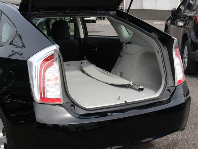 プリウス Ｓ　後期型・純正ＯＰナビ・フルセグ・Ｂｌｕｅｔｏｏｔｈ接続・バックカメラ・ＥＴＣ・スマートキー・プッシュスタート・ＨＩＤヘッドライト・社外１５インチＡＷ・ウインカーミラー・オートエアコン・ドアバイザー（32枚目）