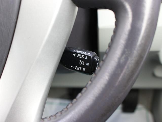 プリウス Gツーリングセレクション ワンオーナー・純正OPナビ・フルセグ・LEDヘッドライト・クルーズコントロール・バックカメラ・Bluetooth接続・スマートキー・プッシュスタート・フォグランプ・純正17インチAW・社外Fスポイラー(16枚目)