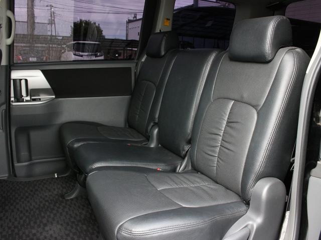 ヴォクシー Ｚ　両側パワースライドドア・ＴＥＩＮ車高調・ＬＥＤヘッドライト・メモリーナビ・フルセグ・バックカメラ・スマートキー・プッシュスタート・社外エアロ・マフラー・１８インチＡＷ・ウインカーミラー・オートエアコン（12枚目）