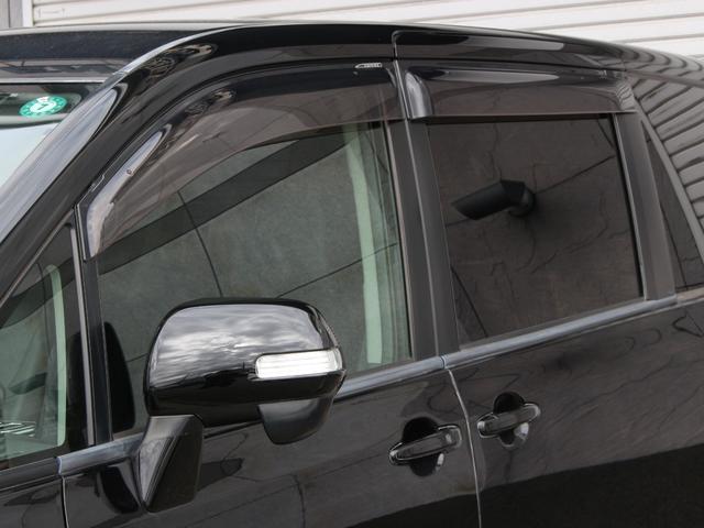 ヴォクシー Ｚ　両側パワースライドドア・ＴＥＩＮ車高調・ＬＥＤヘッドライト・メモリーナビ・フルセグ・バックカメラ・スマートキー・プッシュスタート・社外エアロ・マフラー・１８インチＡＷ・ウインカーミラー・オートエアコン（22枚目）