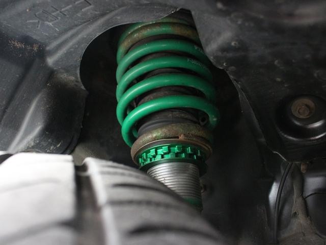 ヴォクシー Ｚ　両側パワースライドドア・ＴＥＩＮ車高調・ＬＥＤヘッドライト・メモリーナビ・フルセグ・バックカメラ・スマートキー・プッシュスタート・社外エアロ・マフラー・１８インチＡＷ・ウインカーミラー・オートエアコン（24枚目）