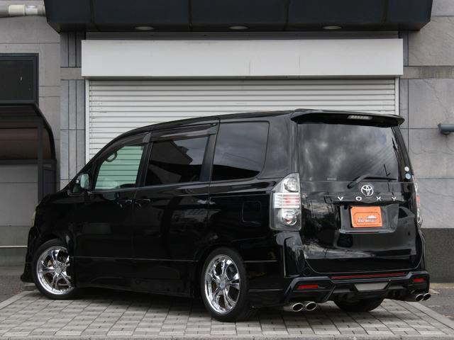 ヴォクシー Ｚ　両側パワースライドドア・ＴＥＩＮ車高調・ＬＥＤヘッドライト・メモリーナビ・フルセグ・バックカメラ・スマートキー・プッシュスタート・社外エアロ・マフラー・１８インチＡＷ・ウインカーミラー・オートエアコン（32枚目）