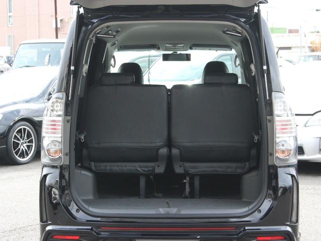 ヴォクシー Ｚ　両側パワースライドドア・ＴＥＩＮ車高調・ＬＥＤヘッドライト・メモリーナビ・フルセグ・バックカメラ・スマートキー・プッシュスタート・社外エアロ・マフラー・１８インチＡＷ・ウインカーミラー・オートエアコン（40枚目）