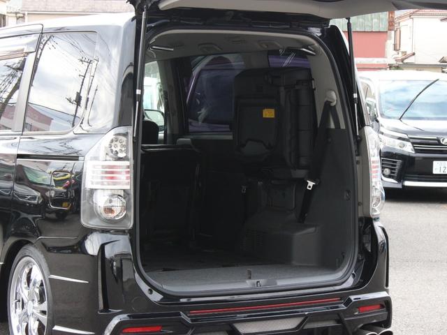 ヴォクシー Ｚ　両側パワースライドドア・ＴＥＩＮ車高調・ＬＥＤヘッドライト・メモリーナビ・フルセグ・バックカメラ・スマートキー・プッシュスタート・社外エアロ・マフラー・１８インチＡＷ・ウインカーミラー・オートエアコン（41枚目）