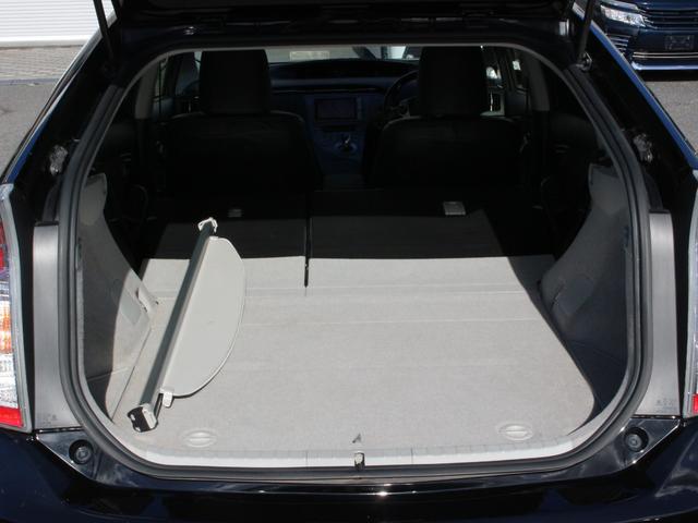 プリウス Ｓ　後期型・ＨＤＤナビ・フルセグ・バックカメラ・Ｂｌｕｅｔｏｏｔｈ接続・ＥＴＣ・ドライブレコーダー・スマートキー・プッシュスタート・ＨＩＤヘッドライト・フォグランプ・レオニス１７インチＡＷ・レーダー探知機（12枚目）