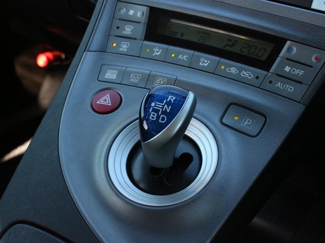 プリウス Ｓ　後期型・ＨＤＤナビ・フルセグ・バックカメラ・Ｂｌｕｅｔｏｏｔｈ接続・ＥＴＣ・ドライブレコーダー・スマートキー・プッシュスタート・ＨＩＤヘッドライト・フォグランプ・レオニス１７インチＡＷ・レーダー探知機（46枚目）