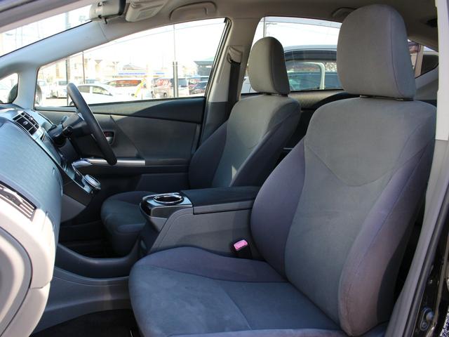 プリウスアルファ Ｓ　社外エアロ・メモリーナビ・バックカメラ・フルセグ・Ｂｌｕｅｔｏｏｔｈ接続・スマートキー・プッシュスタート・ＥＴＣ・社外１８インチＡＷ・フォグランプ・ウインカーミラー・オートエアコン・ドアバイザー（6枚目）