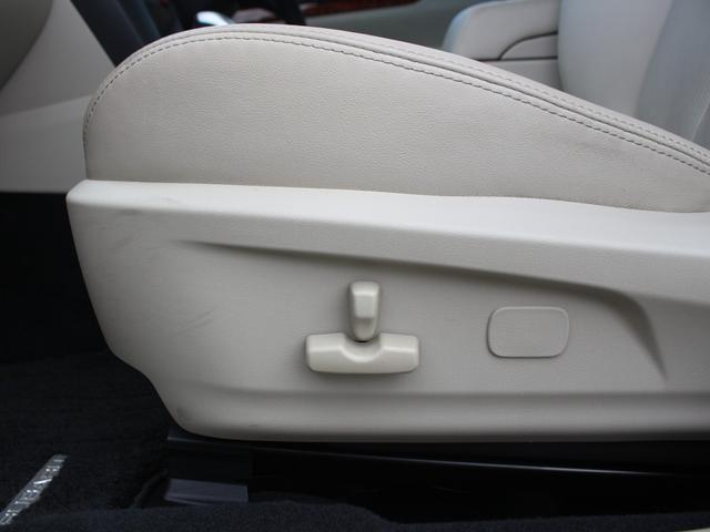 レガシィB4 2.5GTアイサイト 暖電動本革シート・HDDナビ・バックカメラ・フルセグ・Bluetooth接続・ETC・アダプティブクルーズコントロール・スマートキー・プッシュスタート・HIDヘッドライト・純正17AW・パドルシフト(11枚目)