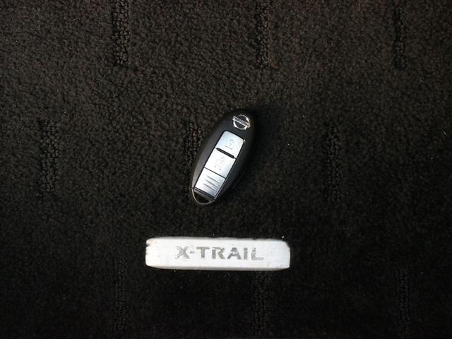 エクストレイル ２０Ｘｔ　後期型・ハイパールーフレール・インテリキー・カプロンシート・全席シートヒーター・ＥＴＣ・ＨＩＤヘッドライト・フォグランプ・純正１８インチＡＷ・電動格納ミラー・オートエアコン・ドアバイザー（21枚目）