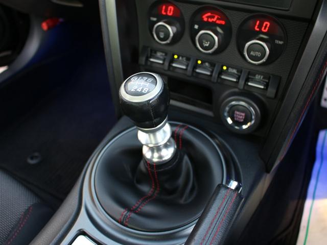 ＢＲＺ Ｓ　６速ＭＴ・ＯＰナビ・フルセグ・バックカメラ・Ｂｌｕｅｔｏｏｔｈ接続・ＥＴＣ・スマートキー・プッシュスタート・ＨＩＤヘッドライト・フォグランプ・リアスポイラー・純正１７インチＡＷ・ウインカーミラー（4枚目）