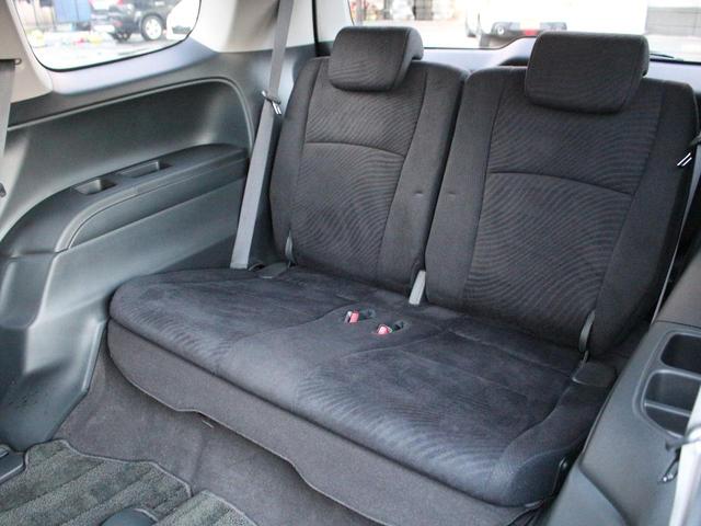 サードシートもあり人数が増えても乗車可能！格納すれば荷室も広々！