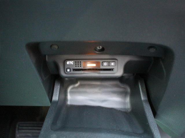 ＥＴＣももちろん装備！いまや無い車はないのではないかというくらいですがこちらも例外ではなく装備されております！後からつける手間もお金もかからず高速もスイスイなので友達・家族と遠出も楽しくなるはずです