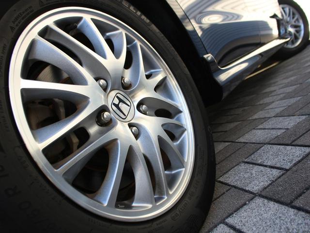 純正１６インチアルミホイール！腰下荷重を軽くしてさらに燃費にも貢献します☆