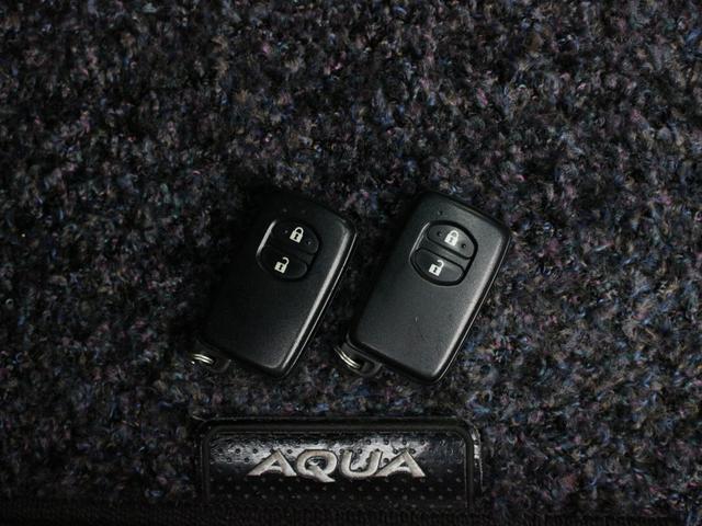 アクア S 純正OPナビ・バックカメラ・スマートキー・フルセグ・Bluetooth接続・ETC・プッシュスタート・ブリヂストン15インチAW・ウインカーミラー・オートエアコン・ドアバイザー(23枚目)