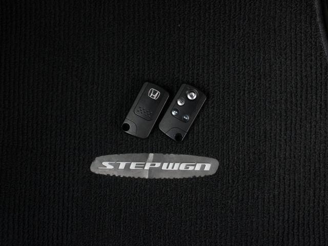 ステップワゴン スパーダS Z HDDナビパッケージ 両側パワースライドドア・バックカメラ・純正ナビ・ETC・スマートキー・HIDヘッドライト・フォグランプ・コーナーセンサー・純正16インチAW・ウインカーミラー・オートエアコン・ドアバイザー(23枚目)