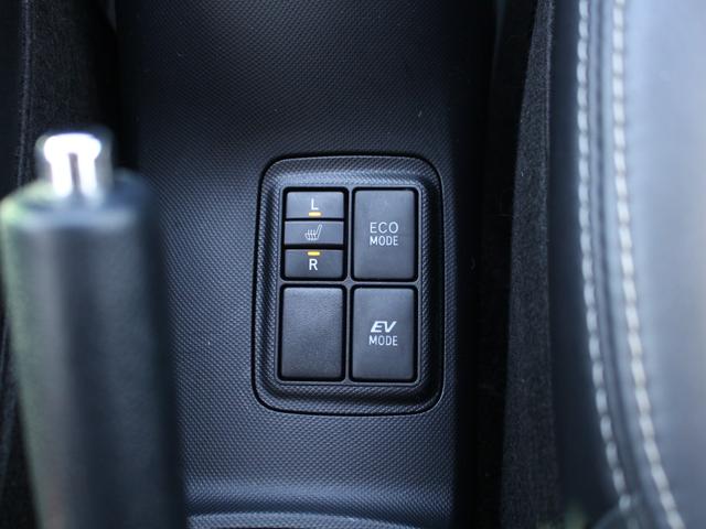 アクア Ｇブラックソフトレザーセレクション　専用暖黒革シート・ＯＰナビ・バックカメラ・Ｂｌｕｅｔｏｏｔｈ接続・フルセグ・ＥＴＣ・スマートキー・プッシュスタート・ＬＥＤヘッドライト・フォグ・純正ＯＰ１６ＡＷ・ＯＰリアスポイラー・本革巻ステアリング（10枚目）