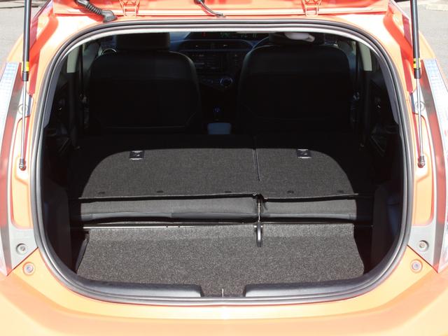 アクア Ｇブラックソフトレザーセレクション　専用暖黒革シート・ＯＰナビ・バックカメラ・Ｂｌｕｅｔｏｏｔｈ接続・フルセグ・ＥＴＣ・スマートキー・プッシュスタート・ＬＥＤヘッドライト・フォグ・純正ＯＰ１６ＡＷ・ＯＰリアスポイラー・本革巻ステアリング（12枚目）