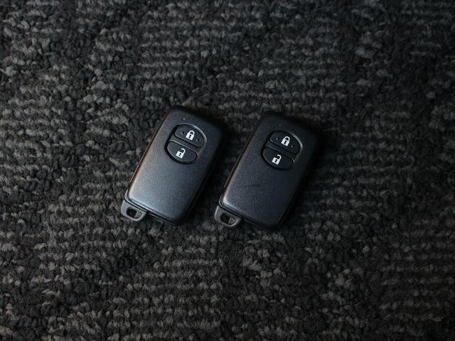 アクア Ｇブラックソフトレザーセレクション　専用暖黒革シート・ＯＰナビ・バックカメラ・Ｂｌｕｅｔｏｏｔｈ接続・フルセグ・ＥＴＣ・スマートキー・プッシュスタート・ＬＥＤヘッドライト・フォグ・純正ＯＰ１６ＡＷ・ＯＰリアスポイラー・本革巻ステアリング（22枚目）