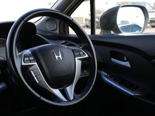 オデッセイ アブソルート　後期型・純正ナビ・フルセグ・バックカメラ・ＥＴＣ・クルーズコントロール・ハーフレザーシート・パドルシフト・ＨＩＤヘッドライト・フォグランプ・キーレス・ウインカーミラー・オートエアコン・ドアバイザー（14枚目）