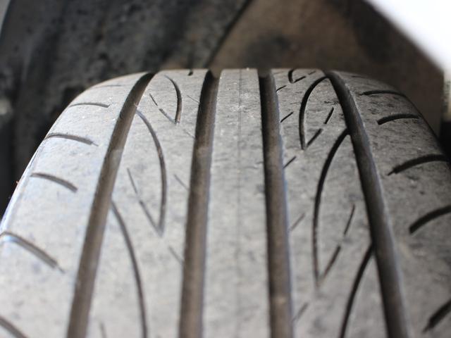 スイフトスポーツ ベースグレード　６速ＭＴ・セーフティＰＫＧ・全方位カメラＰＫＧ・８インチナビ・ＥＴＣ・フルセグ・Ｂｌｕｅｔｏｏｔｈ・アダプティブクルーズコントロール・スマートキー・ＬＥＤヘッドライト・ＨＫＳマフラー・ＲＡＹＳ１７ＡＷ（25枚目）