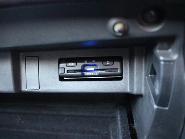 ＥＴＣももちろん装備！いまや無い車はないのではないかというくらいですがこちらも例外ではなく装備されております！後からつける手間もお金もかからず高速もスイスイなので友達・家族と遠出も楽しくなるはずです