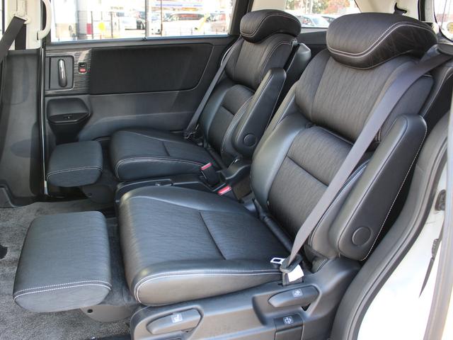 セカンドシートはオットマン付き☆