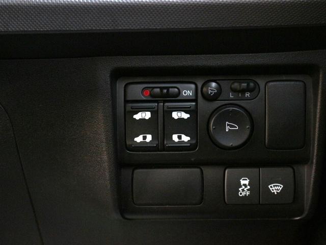 フリードハイブリッド ジャストセレクション　両側パワースライドドア・Ｇａｔｈｅｒｓナビ・ＥＴＣ・地デジ・バックカメラ・クルーズコントロール・ハーフレザーシート・スマートキー・ＨＩＤヘッドライト・純正１５インチＡＷ・ウインカーミラー・オートＡ／Ｃ（4枚目）