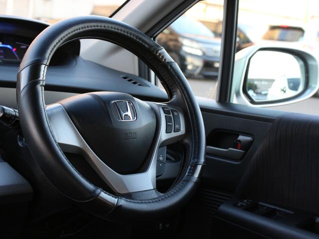 フリードハイブリッド ジャストセレクション　両側パワースライドドア・Ｇａｔｈｅｒｓナビ・ＥＴＣ・地デジ・バックカメラ・クルーズコントロール・ハーフレザーシート・スマートキー・ＨＩＤヘッドライト・純正１５インチＡＷ・ウインカーミラー・オートＡ／Ｃ（15枚目）