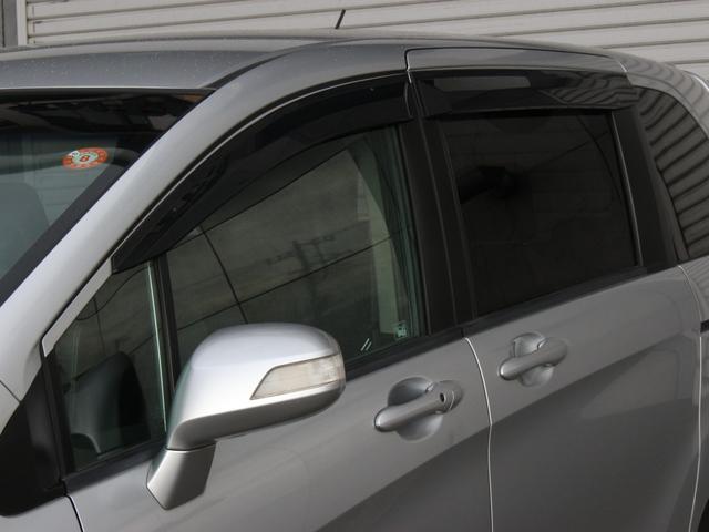 フリードハイブリッド ジャストセレクション　両側パワースライドドア・Ｇａｔｈｅｒｓナビ・ＥＴＣ・地デジ・バックカメラ・クルーズコントロール・ハーフレザーシート・スマートキー・ＨＩＤヘッドライト・純正１５インチＡＷ・ウインカーミラー・オートＡ／Ｃ（22枚目）