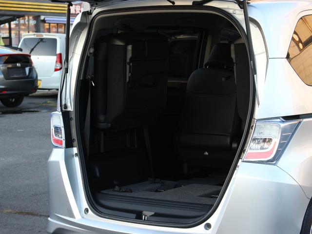 フリードハイブリッド ジャストセレクション　両側パワースライドドア・Ｇａｔｈｅｒｓナビ・ＥＴＣ・地デジ・バックカメラ・クルーズコントロール・ハーフレザーシート・スマートキー・ＨＩＤヘッドライト・純正１５インチＡＷ・ウインカーミラー・オートＡ／Ｃ（34枚目）