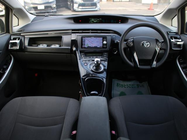 プリウス Ｓ　メモリナビ・フルセグ・バックカメラ・ＥＴＣ・Ｂｌｕｅｔｏｏｔｈ接続・スマートキー・プッシュスタート・ＨＩＤヘッドライト・フォグランプ・社外１７インチＡＷ・ウインカーミラー・オートエアコン・ドアバイザー（4枚目）