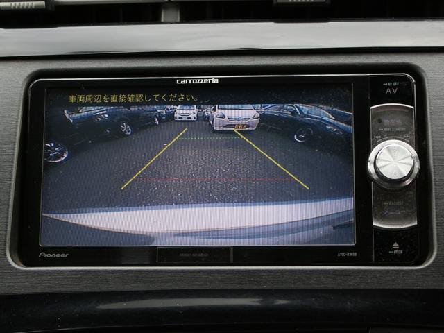 プリウス Ｓ　メモリナビ・フルセグ・バックカメラ・ＥＴＣ・Ｂｌｕｅｔｏｏｔｈ接続・スマートキー・プッシュスタート・ＨＩＤヘッドライト・フォグランプ・社外１７インチＡＷ・ウインカーミラー・オートエアコン・ドアバイザー（5枚目）