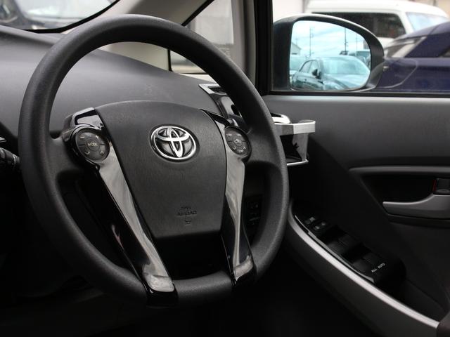 プリウス Ｓ　メモリナビ・フルセグ・バックカメラ・ＥＴＣ・Ｂｌｕｅｔｏｏｔｈ接続・スマートキー・プッシュスタート・ＨＩＤヘッドライト・フォグランプ・社外１７インチＡＷ・ウインカーミラー・オートエアコン・ドアバイザー（13枚目）