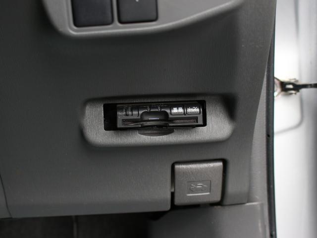 プリウス Ｓ　メモリナビ・フルセグ・バックカメラ・ＥＴＣ・Ｂｌｕｅｔｏｏｔｈ接続・スマートキー・プッシュスタート・ＨＩＤヘッドライト・フォグランプ・社外１７インチＡＷ・ウインカーミラー・オートエアコン・ドアバイザー（16枚目）