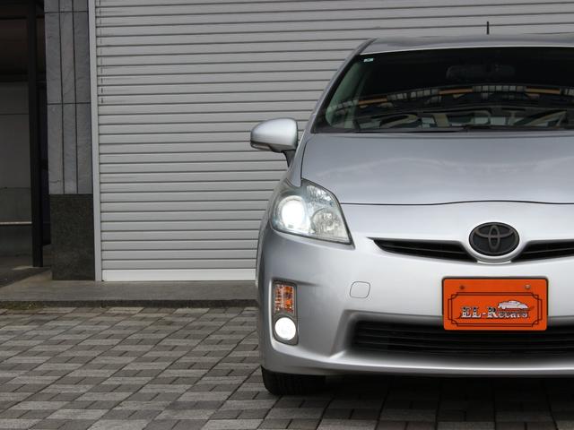 プリウス Ｓ　メモリナビ・フルセグ・バックカメラ・ＥＴＣ・Ｂｌｕｅｔｏｏｔｈ接続・スマートキー・プッシュスタート・ＨＩＤヘッドライト・フォグランプ・社外１７インチＡＷ・ウインカーミラー・オートエアコン・ドアバイザー（19枚目）