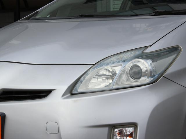 プリウス Ｓ　メモリナビ・フルセグ・バックカメラ・ＥＴＣ・Ｂｌｕｅｔｏｏｔｈ接続・スマートキー・プッシュスタート・ＨＩＤヘッドライト・フォグランプ・社外１７インチＡＷ・ウインカーミラー・オートエアコン・ドアバイザー（20枚目）